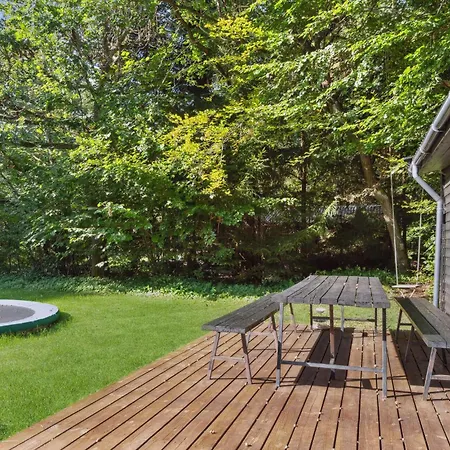 4 Bedroom Awesome In Holiday home *