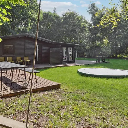 4 Bedroom Awesome In Holiday home *