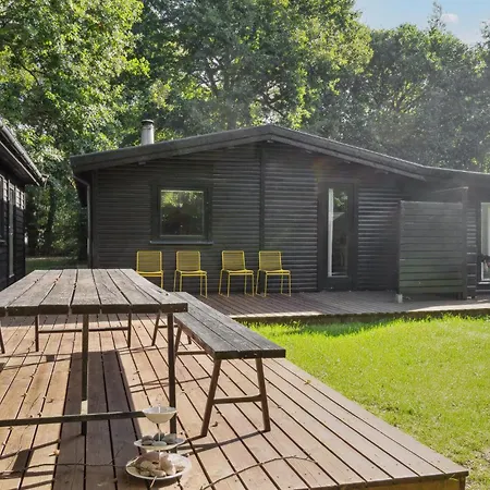4 Bedroom Awesome In Holiday home *